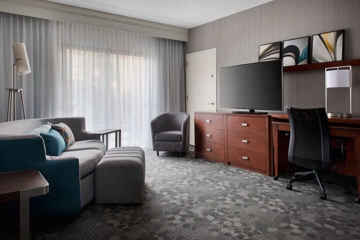 Room 11 of 33