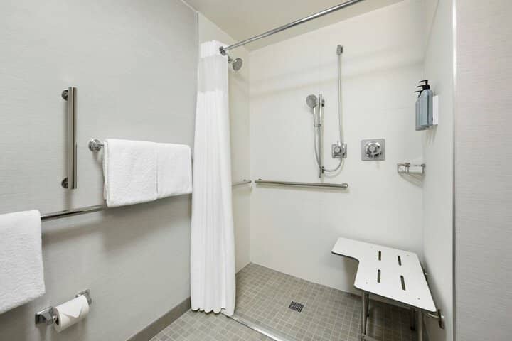 Room 15 of 33