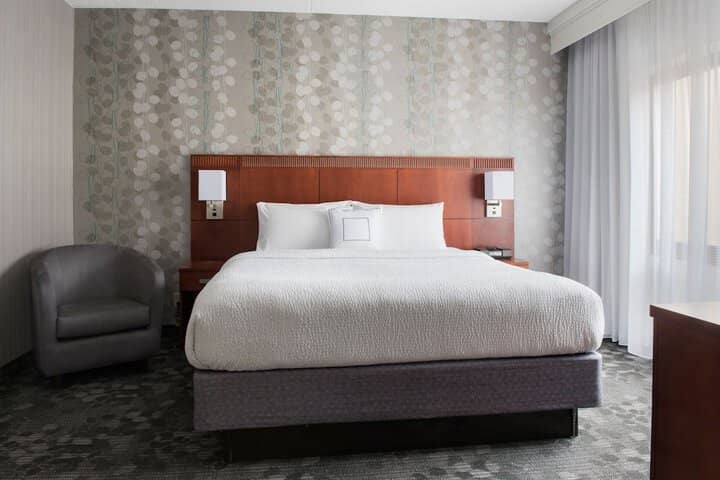 Room 8 of 33