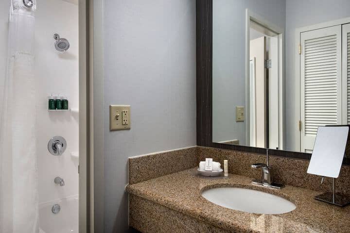 Room 14 of 33